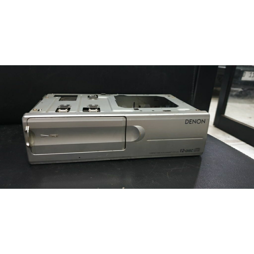 CD changer Denon DCH-470 audio mobil jadul isi 12 cd untested