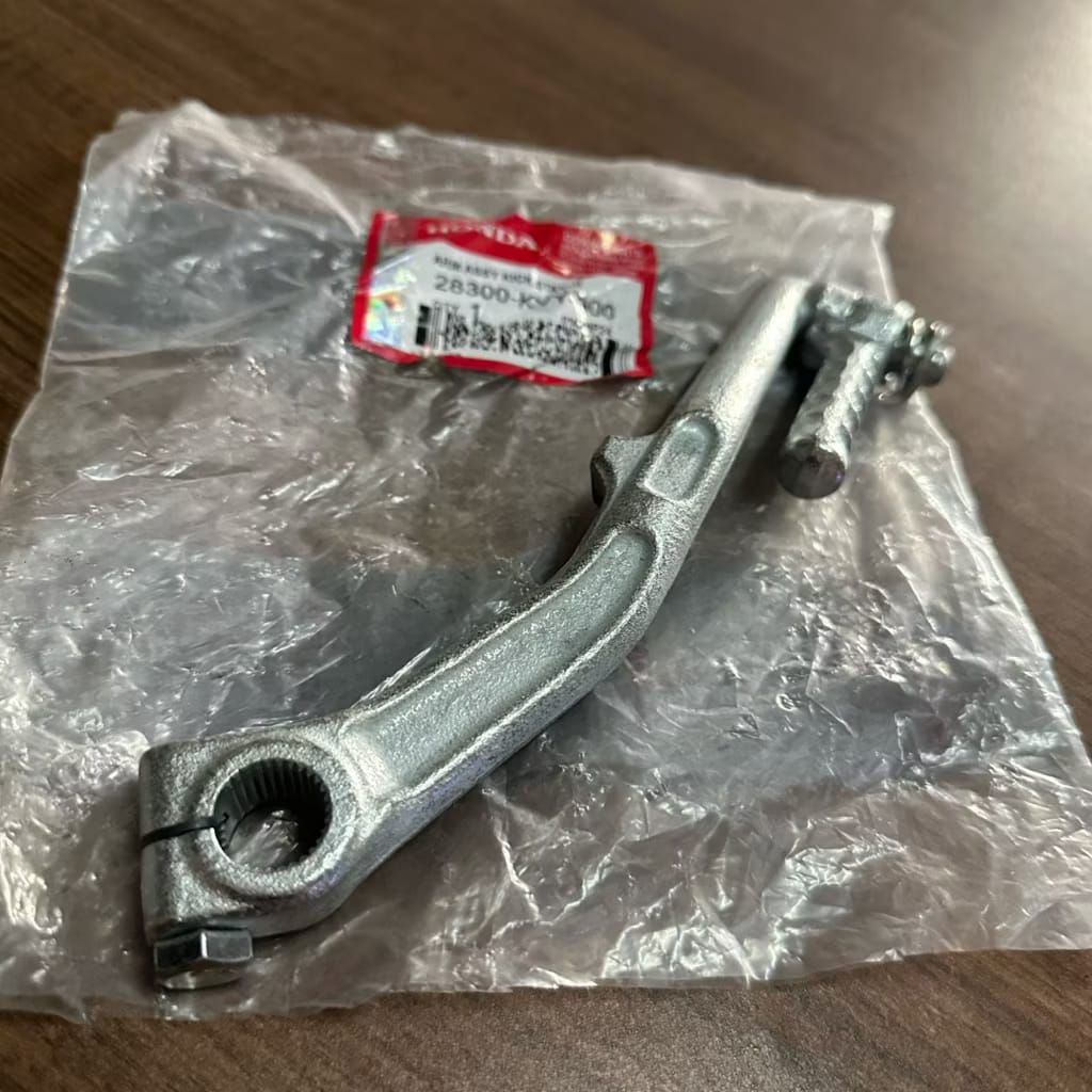 PEDAL ENGKOL ENGKOLAN SLAHAN MOTOR BEAT KARBU, SCOOPY KARBU, SPACY KARBU WARNA SILVER KODE KVY ORIGI