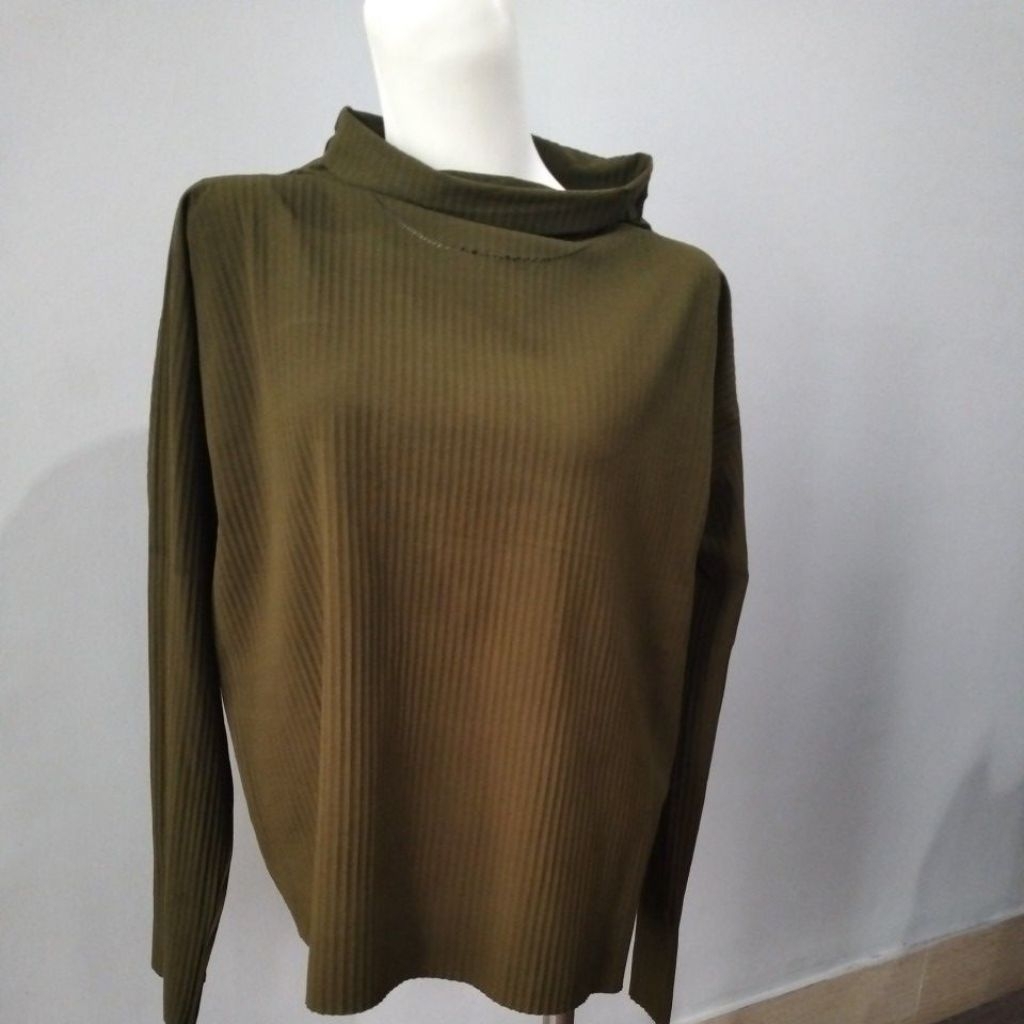Atasan ZARA Wanita  Hijau Army tangan panjang