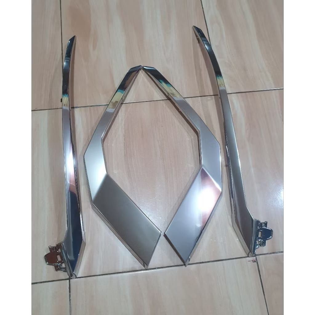 List Garnish Bumper Depan Mitsubishi Xpander 2022