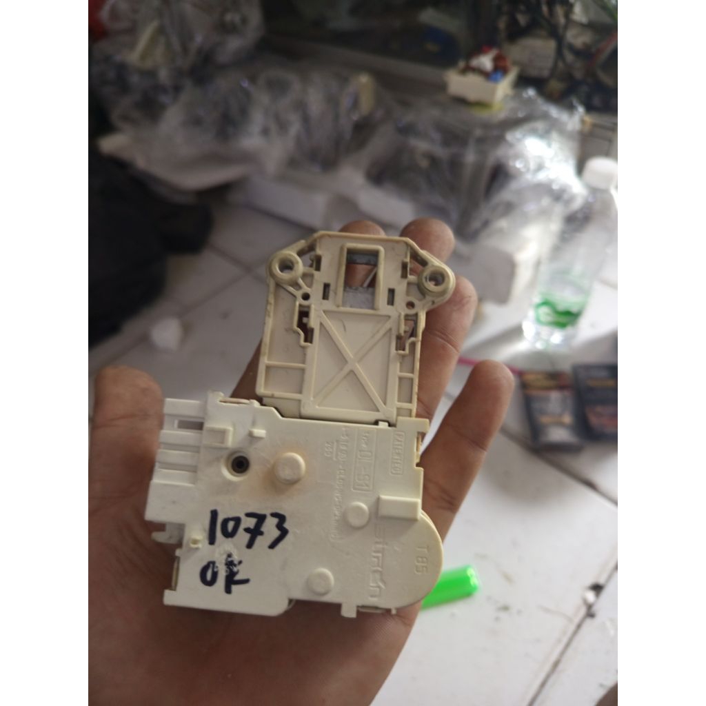 dorlok pintu Ewf 1073