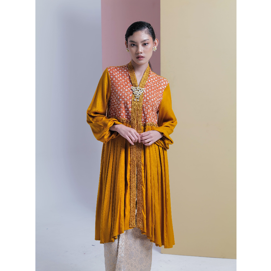 Adrie Basuki - Lembayung Lace Batik Kebaya