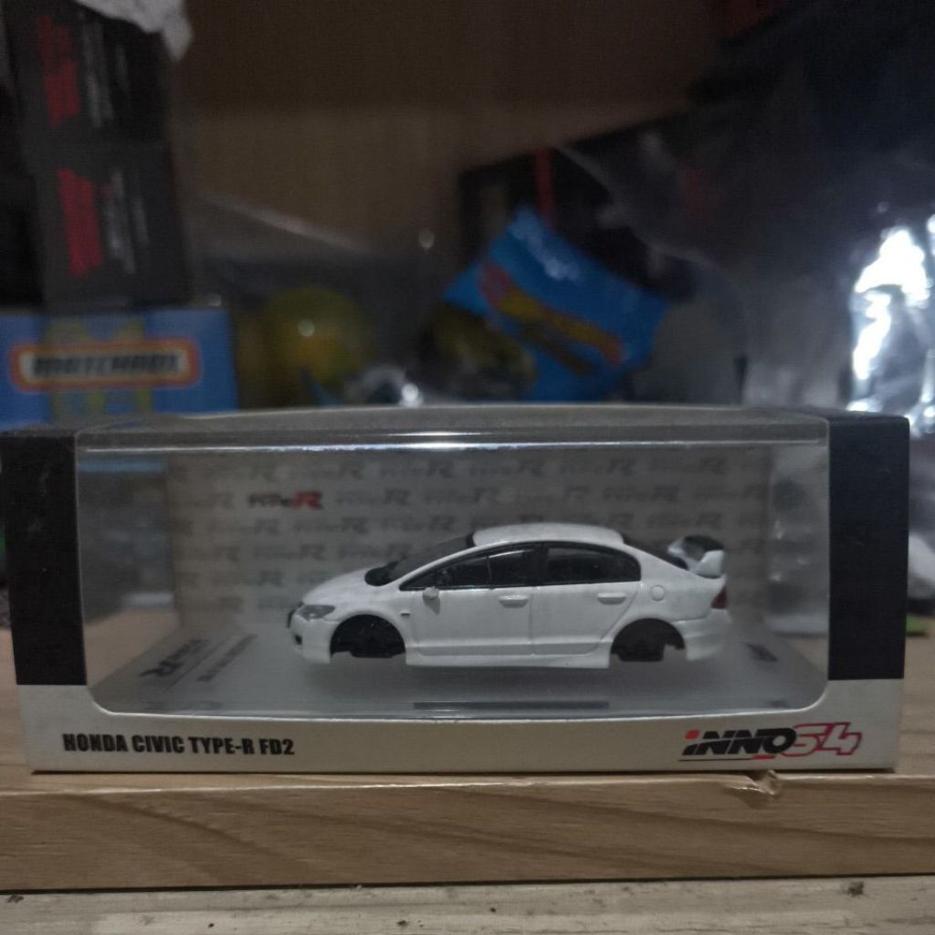 Inno 64 Honda Civic Type-R FD2 White