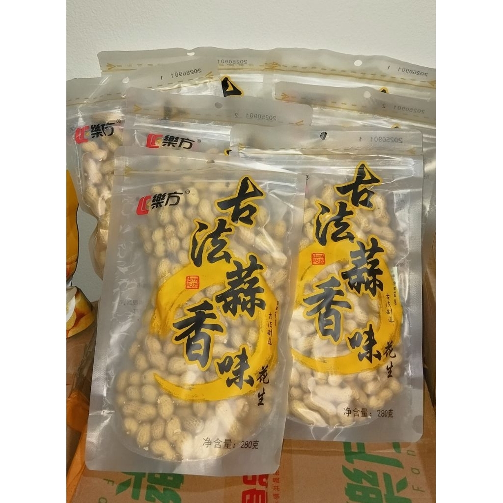 Le fang-kacang kulit panggang rasa bawang putih 280gr HALAL