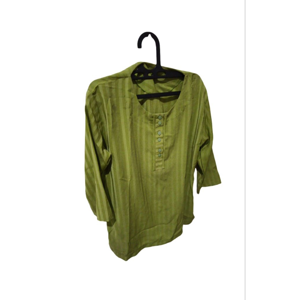 blus hijau muda ibu ibu