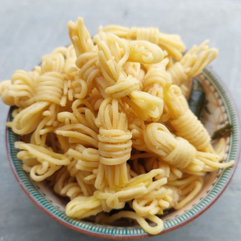 Oleh-oleh Mie kering gulung Daun jeruk mie kering enak gurih