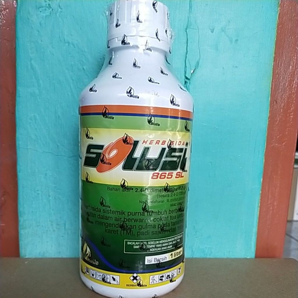 Solusi 865 SL 1 liter, Obat rumput 2,4 D dimetil amina 865 g/l. Ampuh kendalikan gulma berdaun lebar