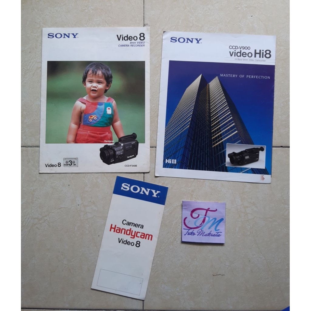brosur produk Sony kamera handycam video 8 dan video Hi8