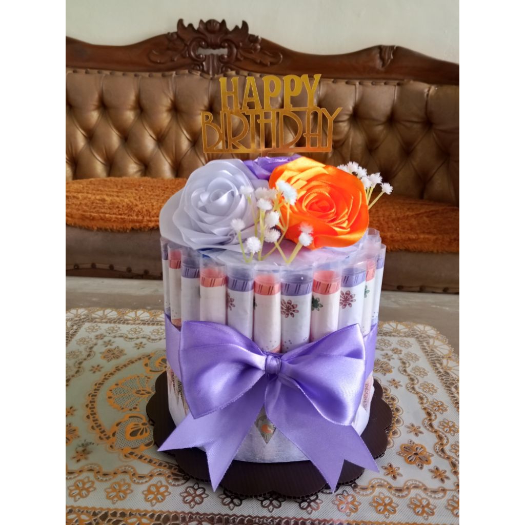 kue ulang tahun uang