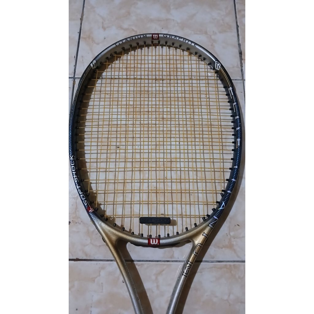 raket tenis dewasa  merk Wilson Soft Shock System Titanium