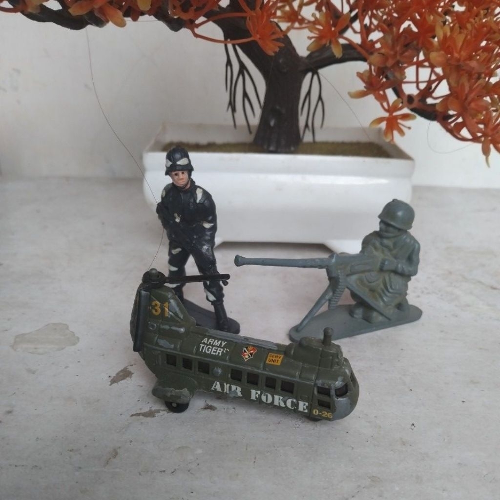 FIGURE TENTARA JADUL VINTAGE