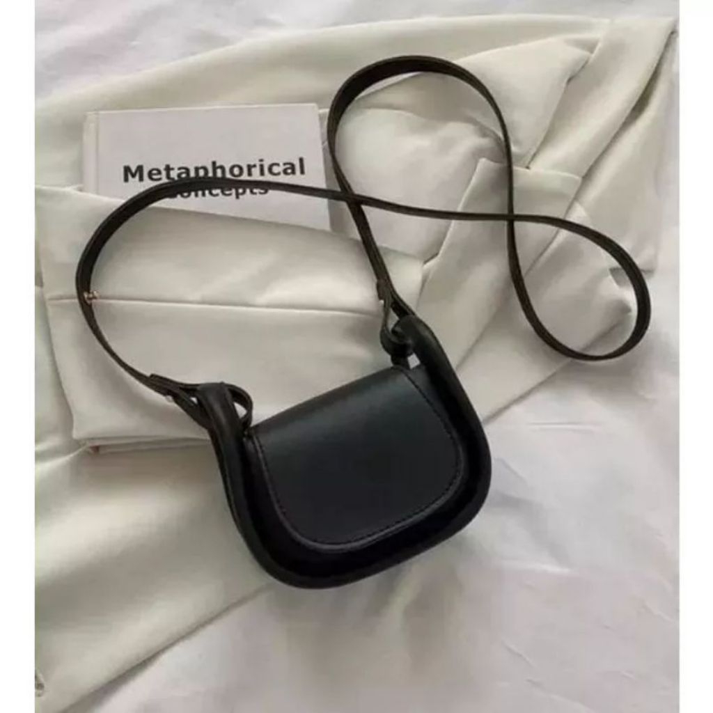 Tas Selempang Freya Mini - Bahan Miniso Tebal, Desain Stylish, Hitam