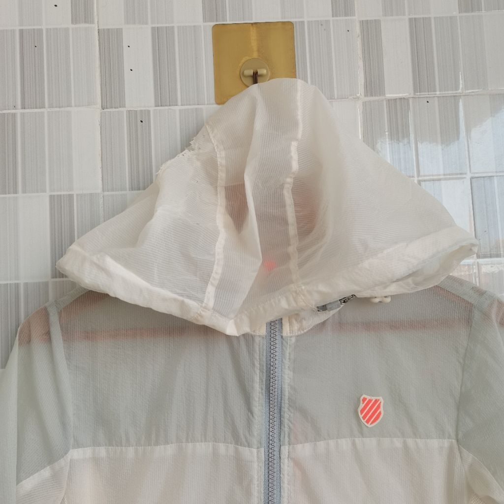 1151. HOODIE ZIIP RUNING KSWISS WARNA PUTIH SIZE L FIT    PRELOVED