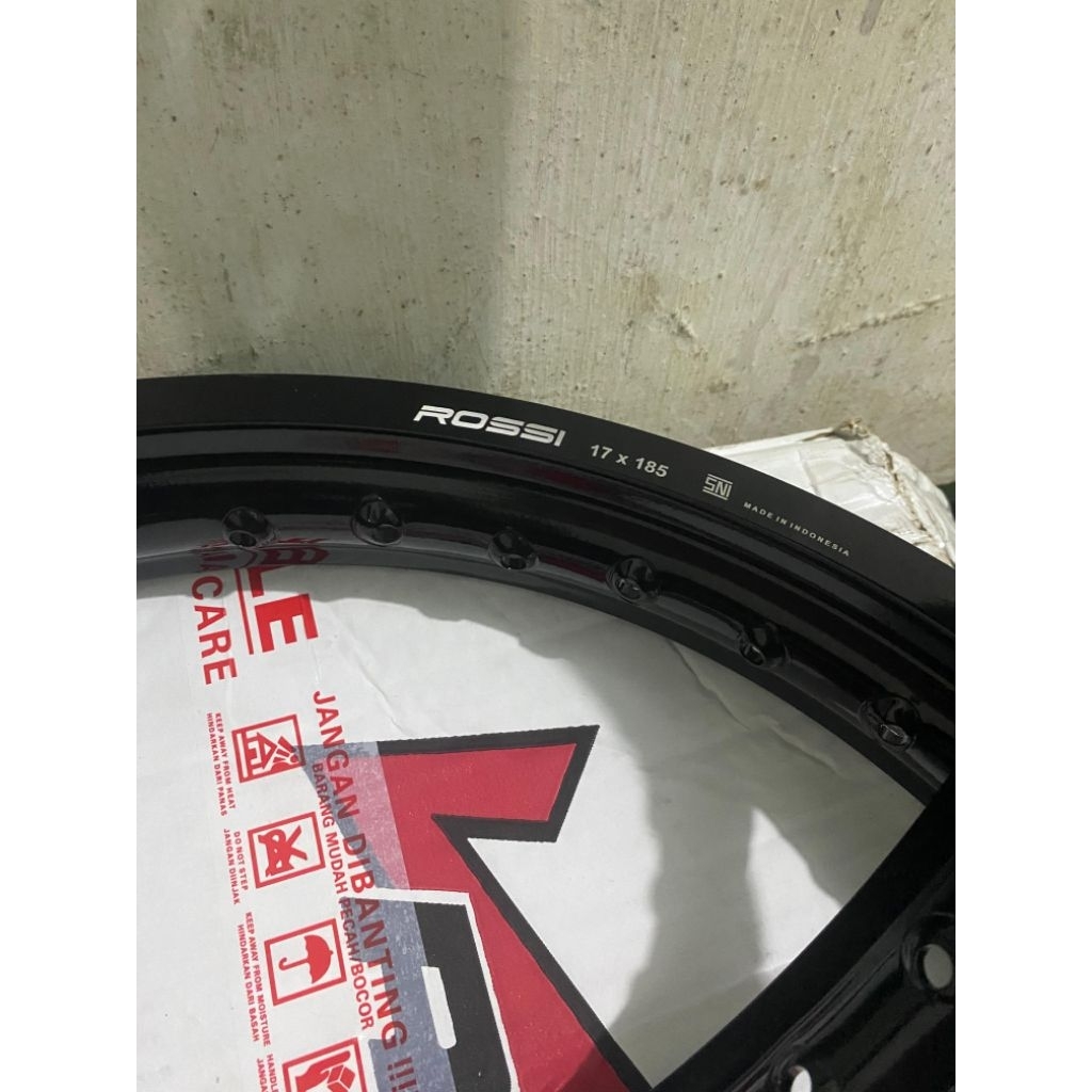 Velg V Rossi Hitam Glossy