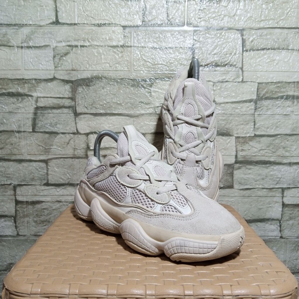 Adds Yeezy 500
