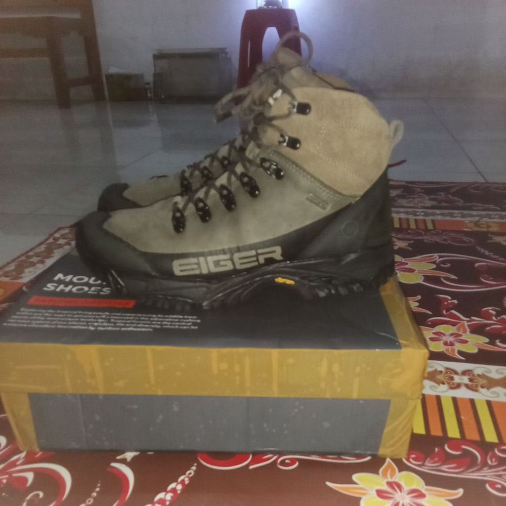 eiger plum/sepatu gunung