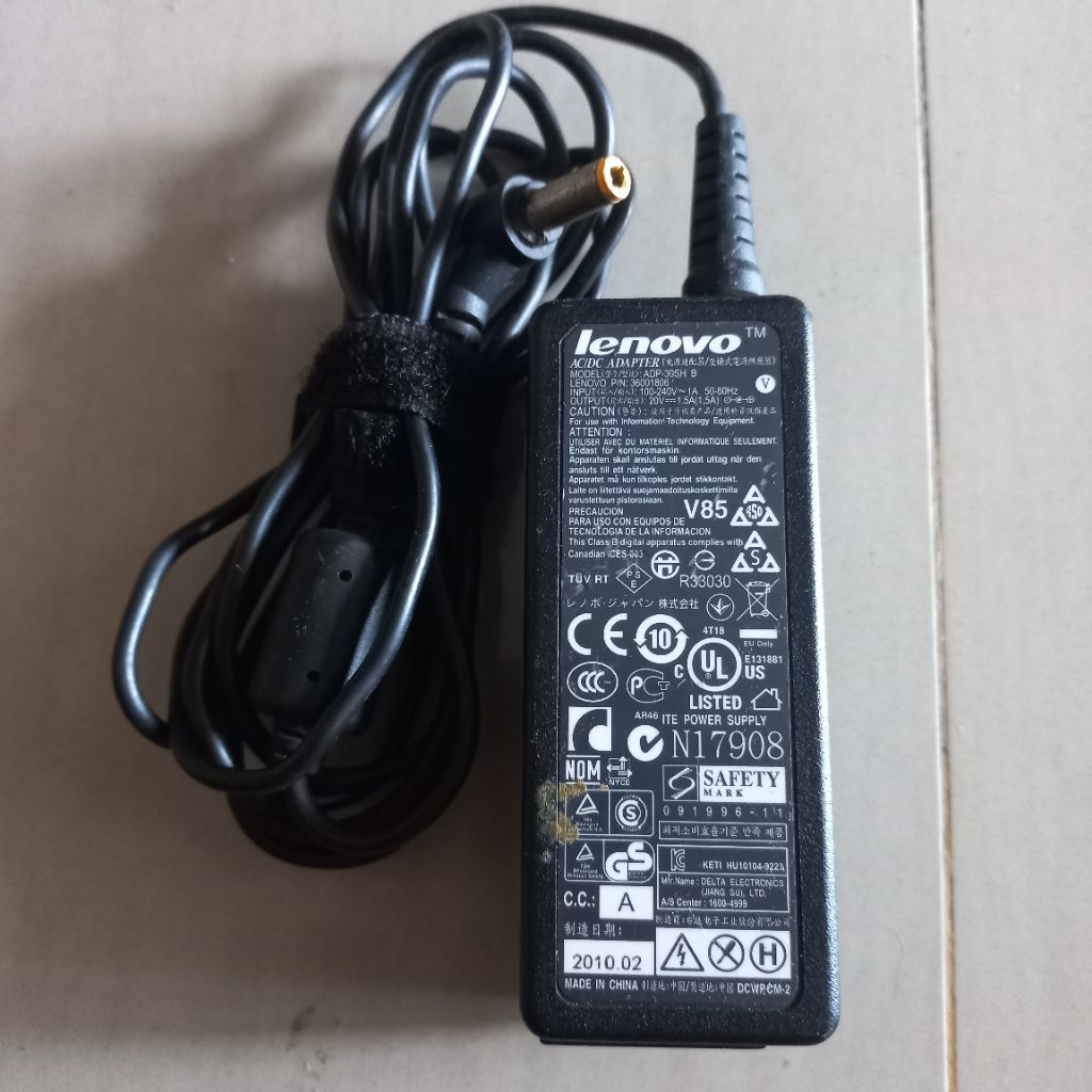 Charger original bekas bawaan Netbook Lenovo Tegangan 20V / 1,5A