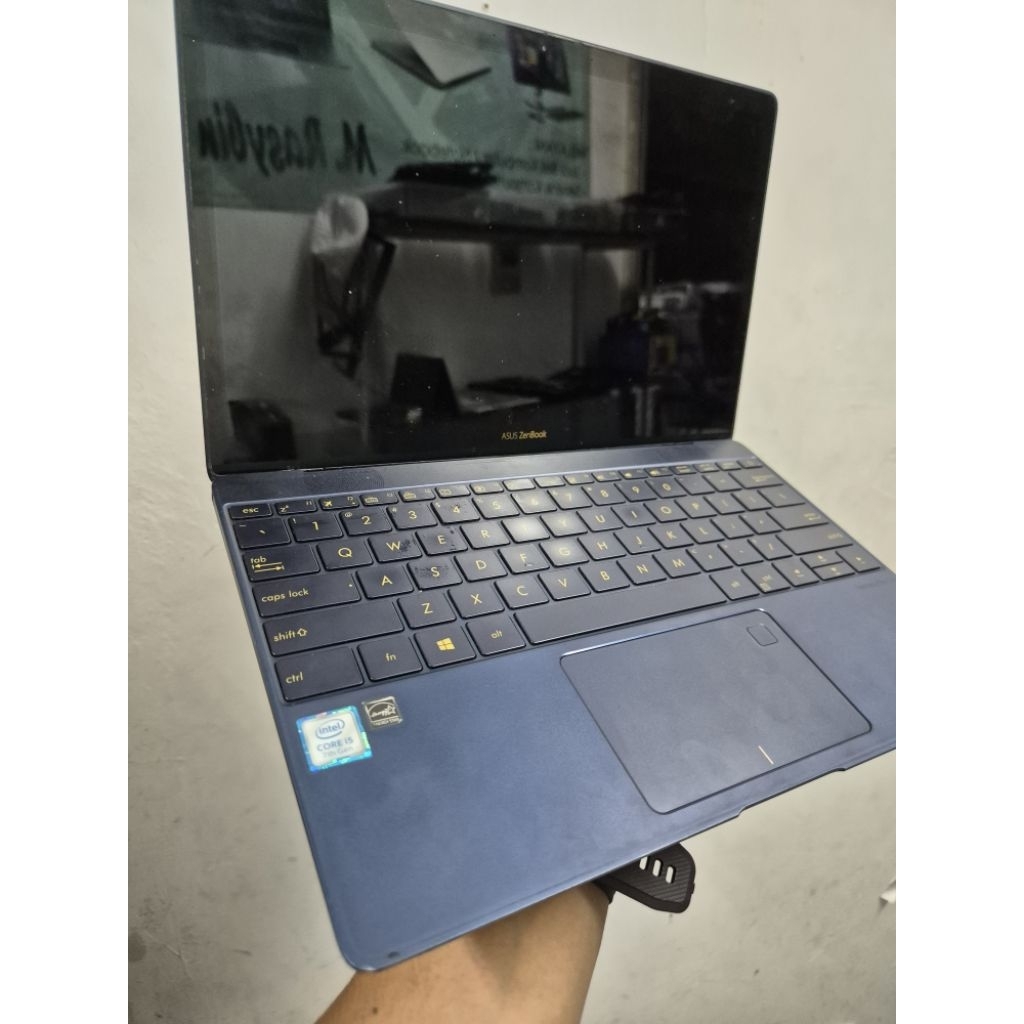 Laptop Asus Zenbook UX390U Minus LCD