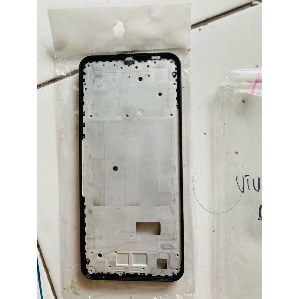 TATAKAN LCD / FRAME VIVO Y35 2022 NEW