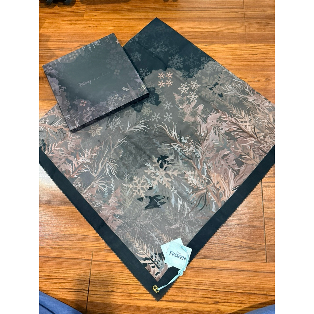 BUTTONSCARVES Disney Frozen