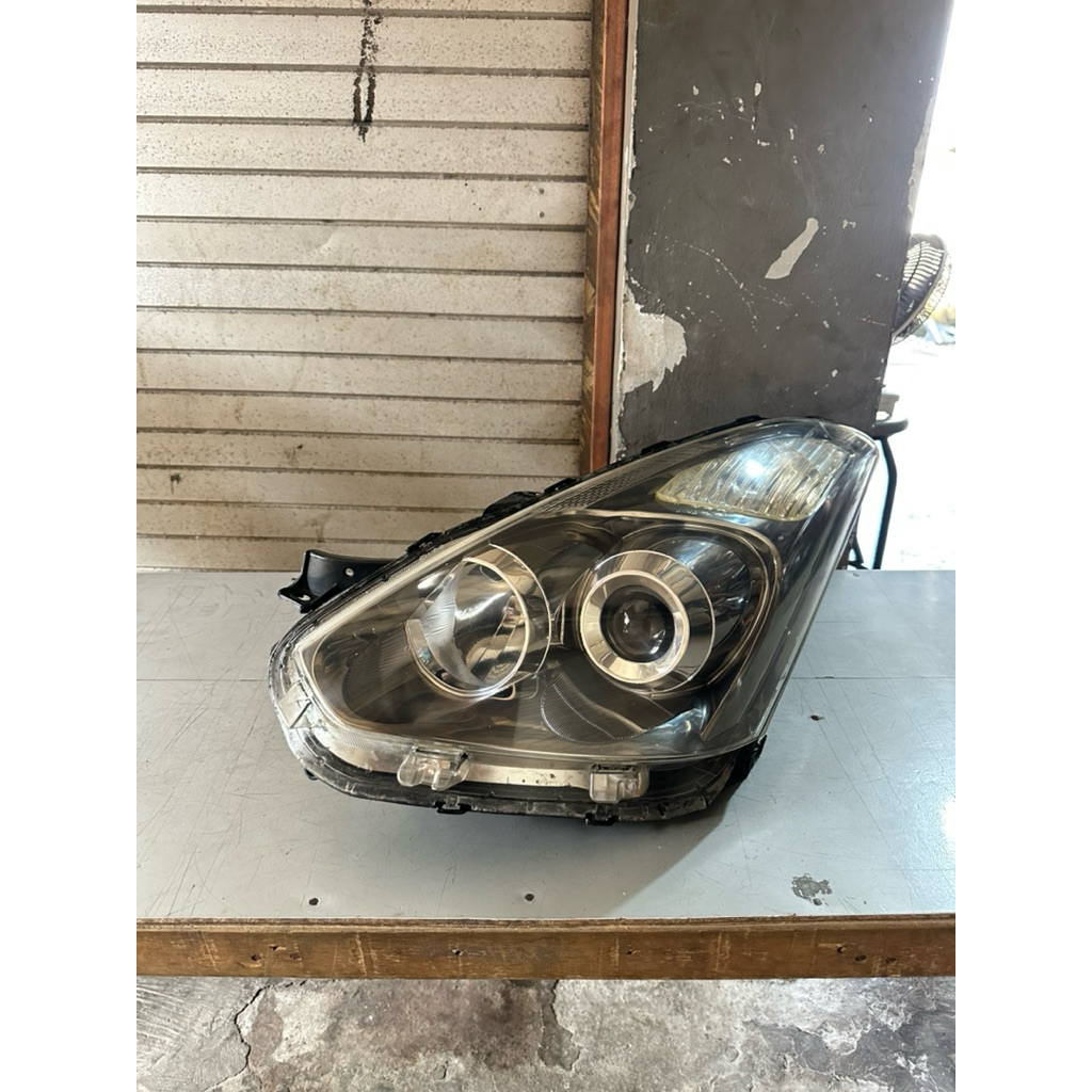 Headlamp Toyota Wish Hid Kiri Original