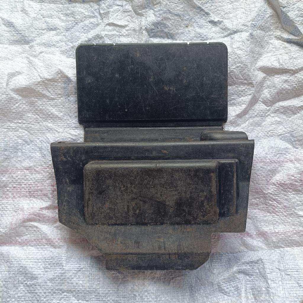 Cover bagasi tutup aki Honda Supra x 125 karisma x 125 kph original lepasan motor