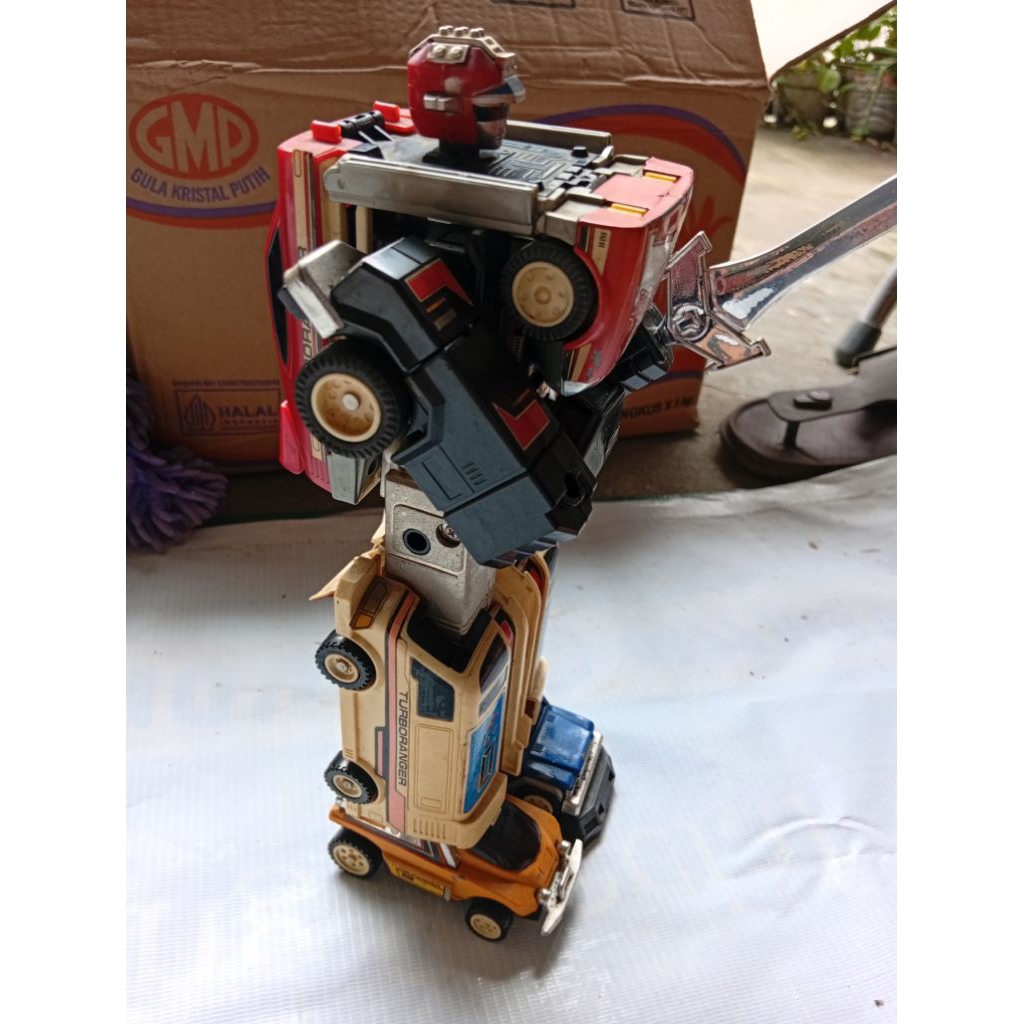 mainan robot koleksi DX Chogokin Turbo Robo