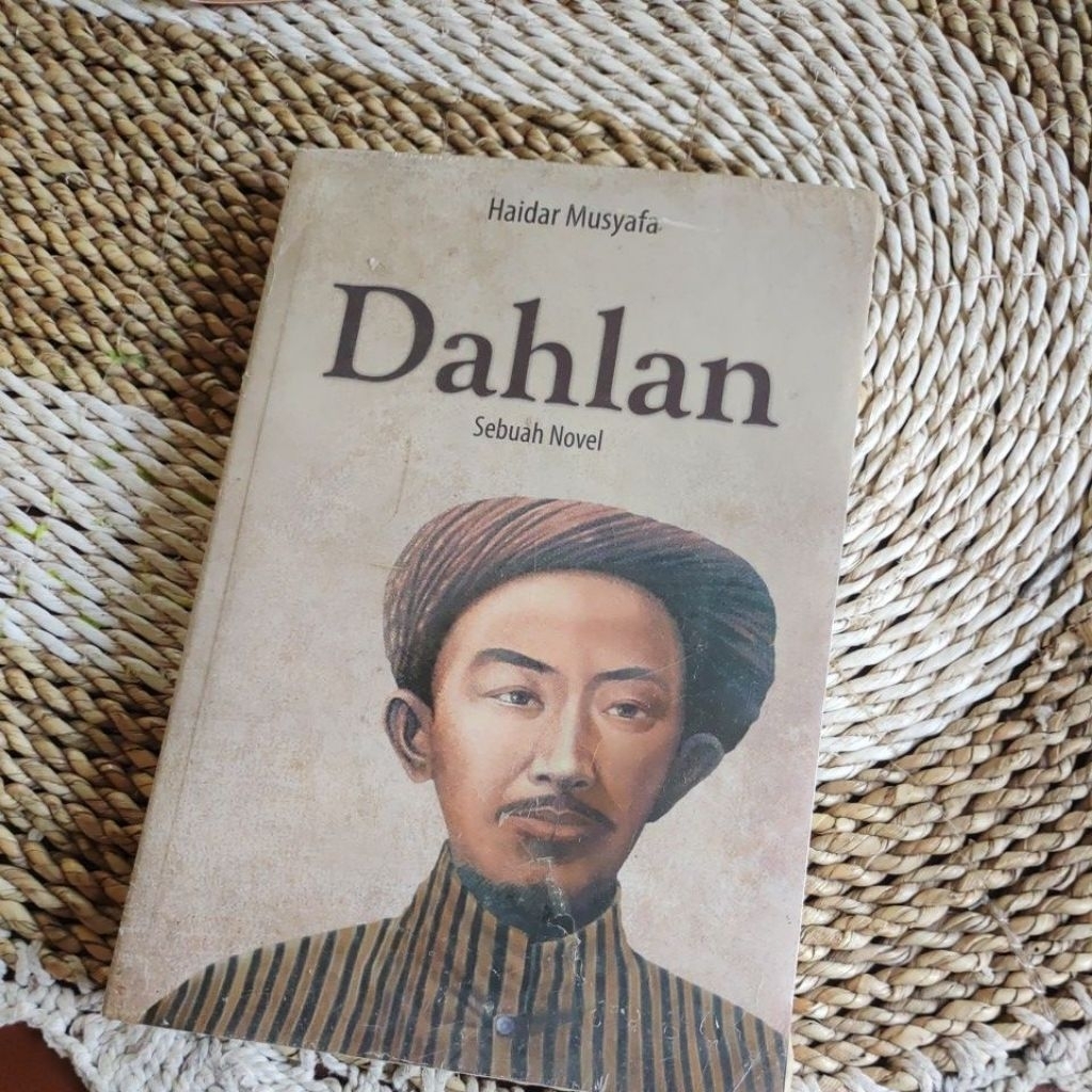 Dahlan Sebuah Novel - Haidar Musyafa Original