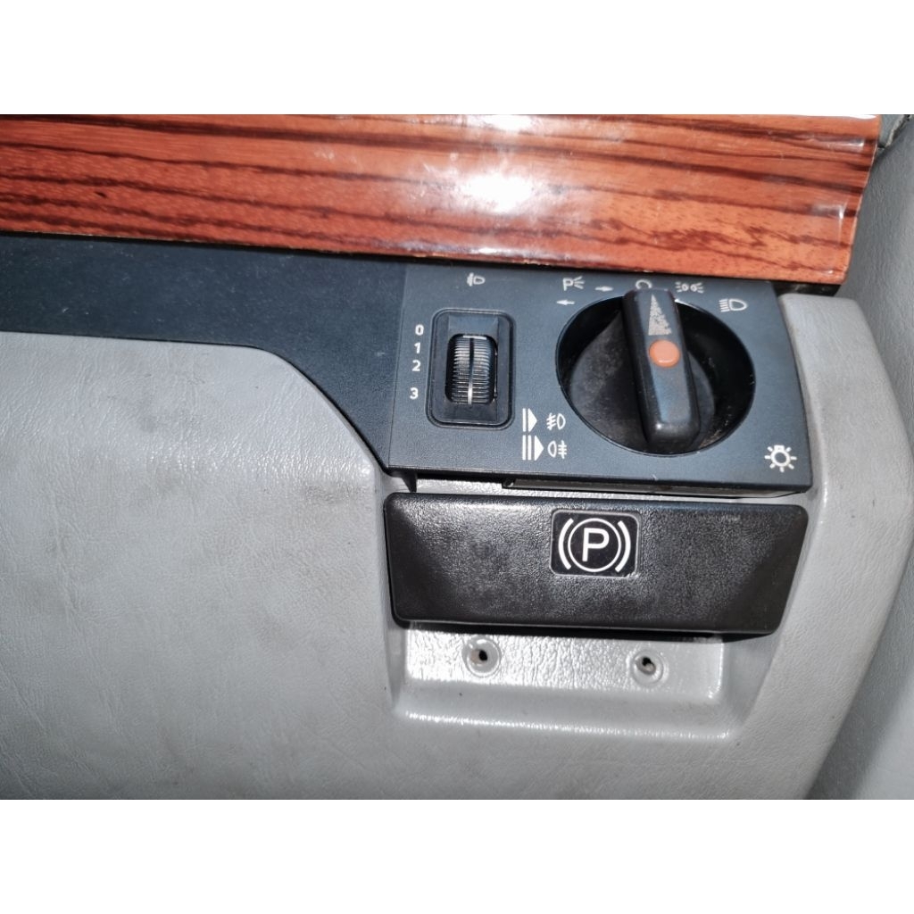 panel saklar lampu dan panel ring kunci Mercedes benz w124