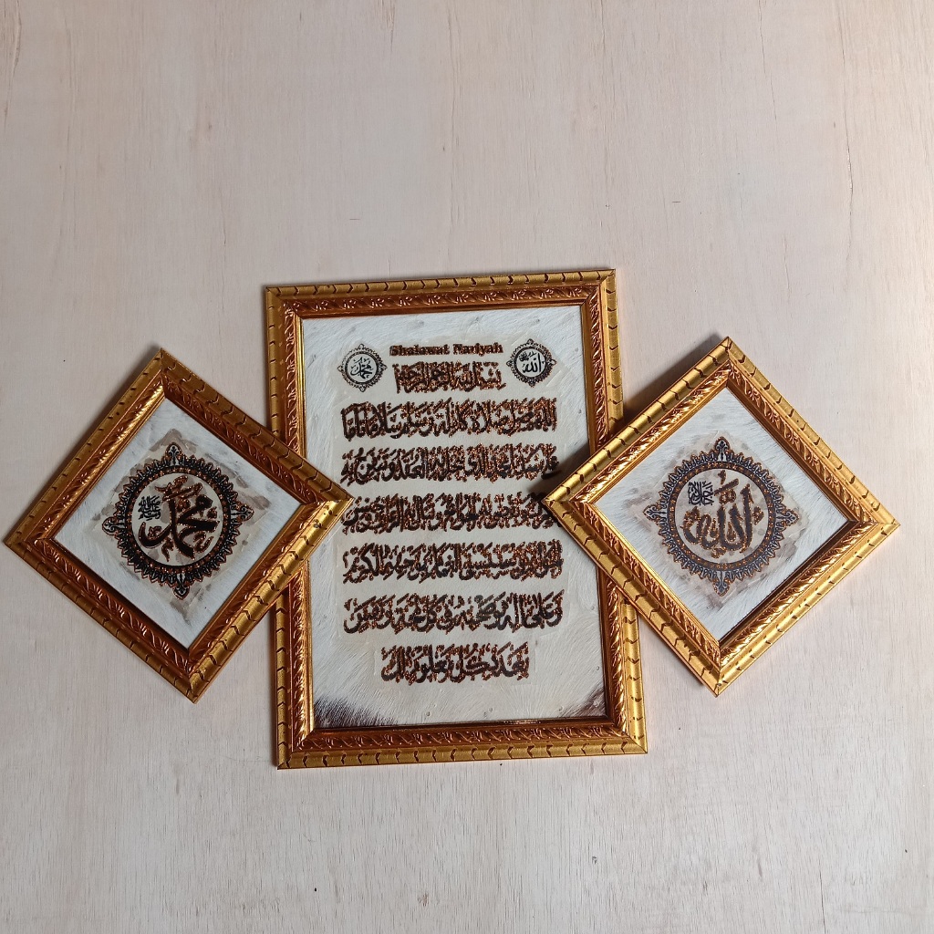 Paket Hiasan Dinding Alloh Muhammad ( 20 x 20 ) dan Sholawat Nariyah ( 30 x 40 )-Bingkai Fiber