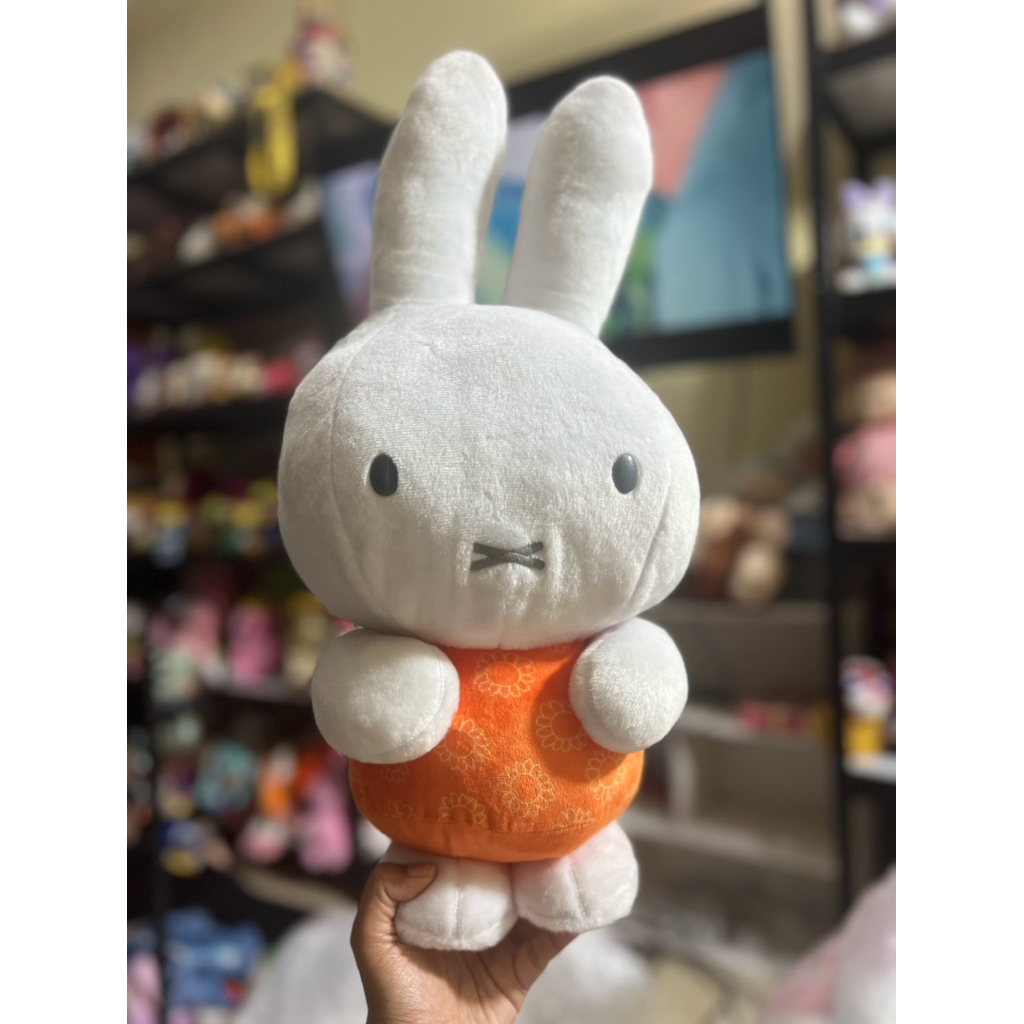 boneka besar miffy