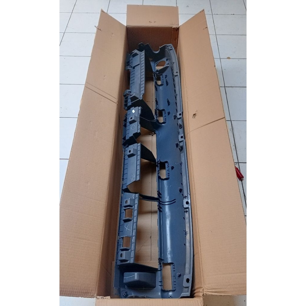 Dasbor atas Canter warna abu-abu original kabin canter