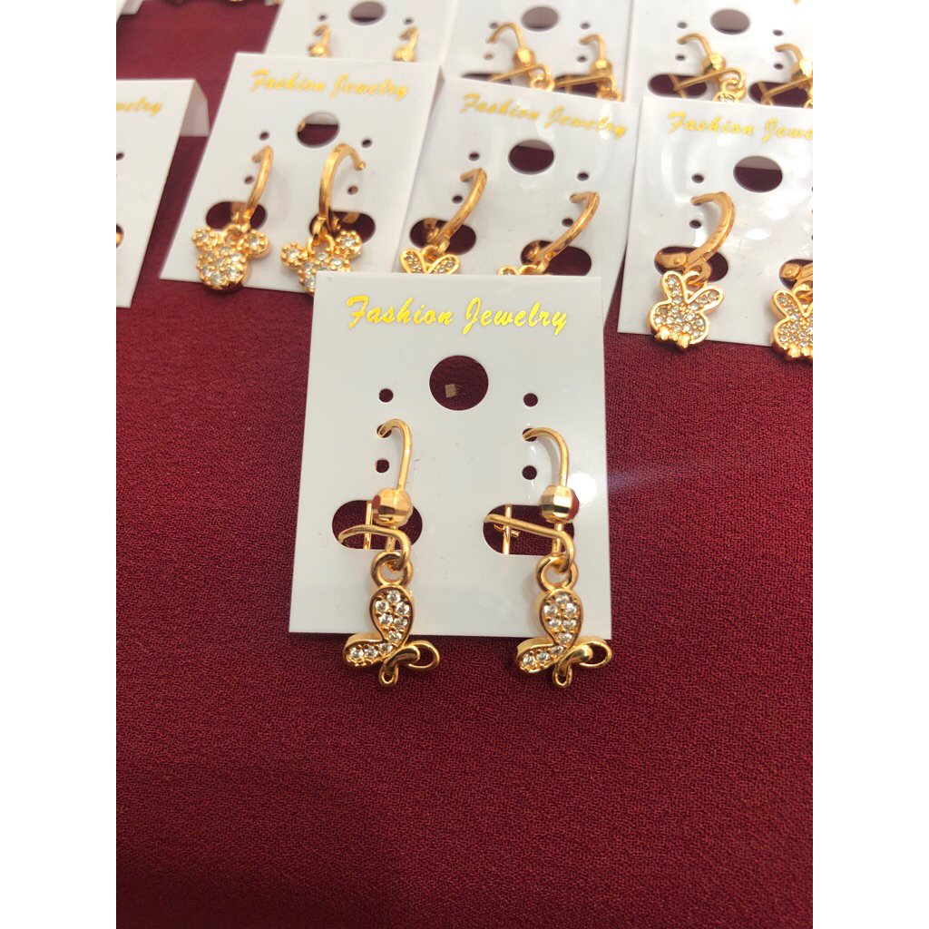 anting juntai kupu-kupu