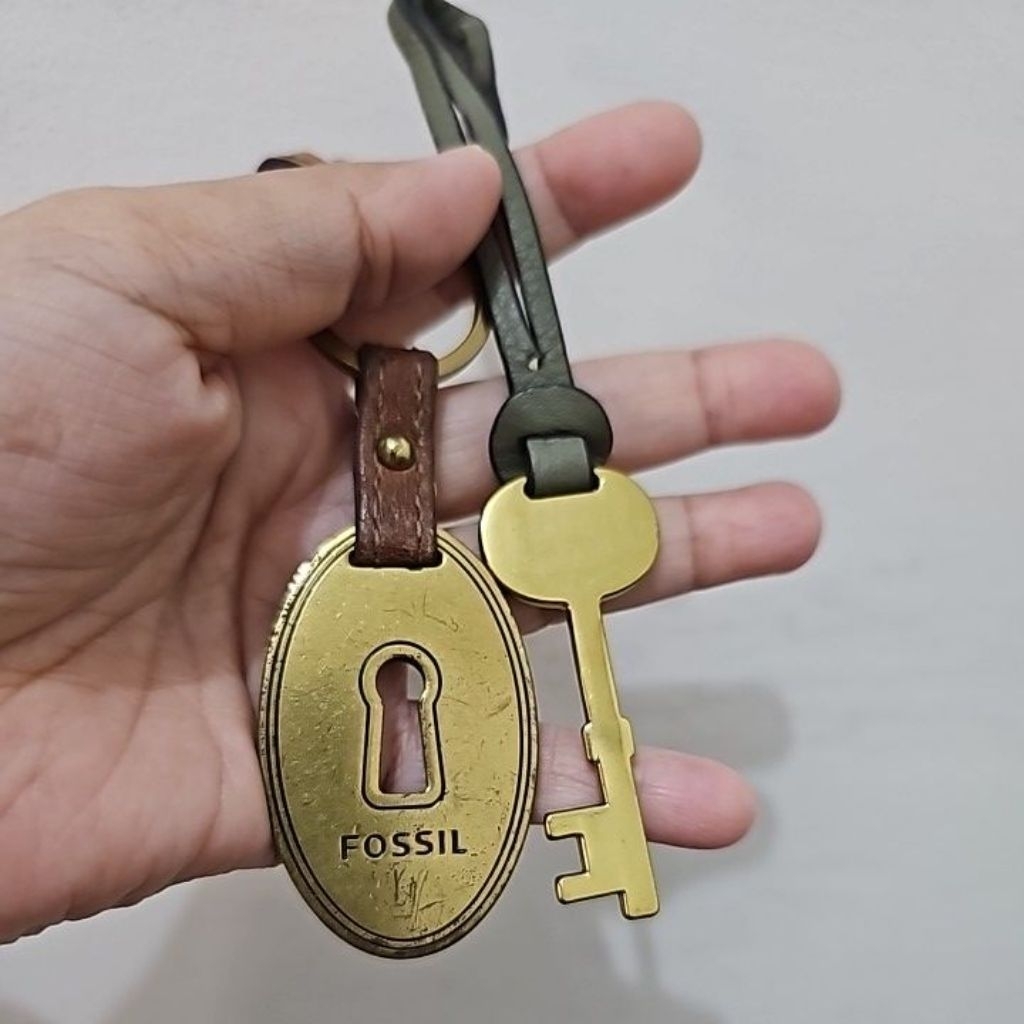 key Fossil ORIGINAL ori ocil preloved f o s s i l accesories kunci bag charm