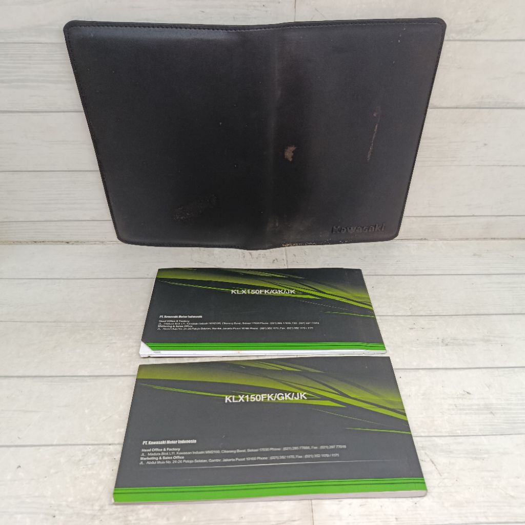 Set buku pedoman Pemilik sepeda motor Kawasaki KLX150BF, KLX150, dan KLX150L. Kode Buku KLX150FK/GK/