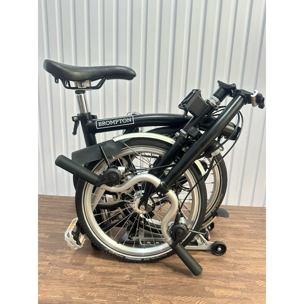 sepeda Brompton H6RD black  2019 istimewa lampu depan belakang disertai hub