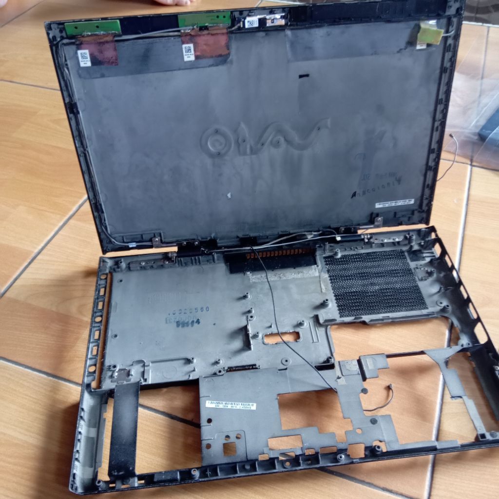 casing laptop sony vaio model  PCG-41216W