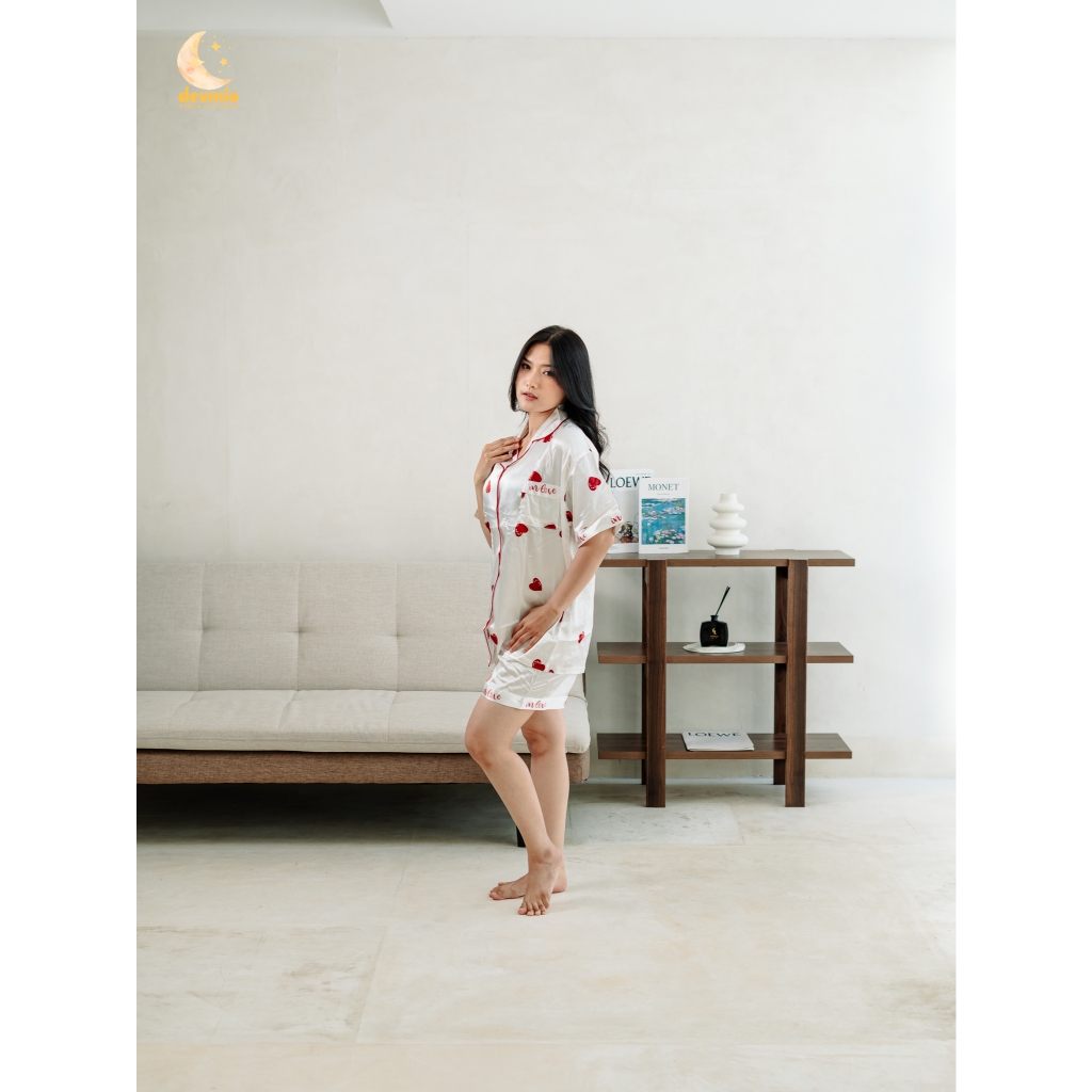 Devmio Baju Tidur Wanita Dewasa 9234 Bahan Satin Premium Adem Warna Putih Baju Pendek & Celana Pende