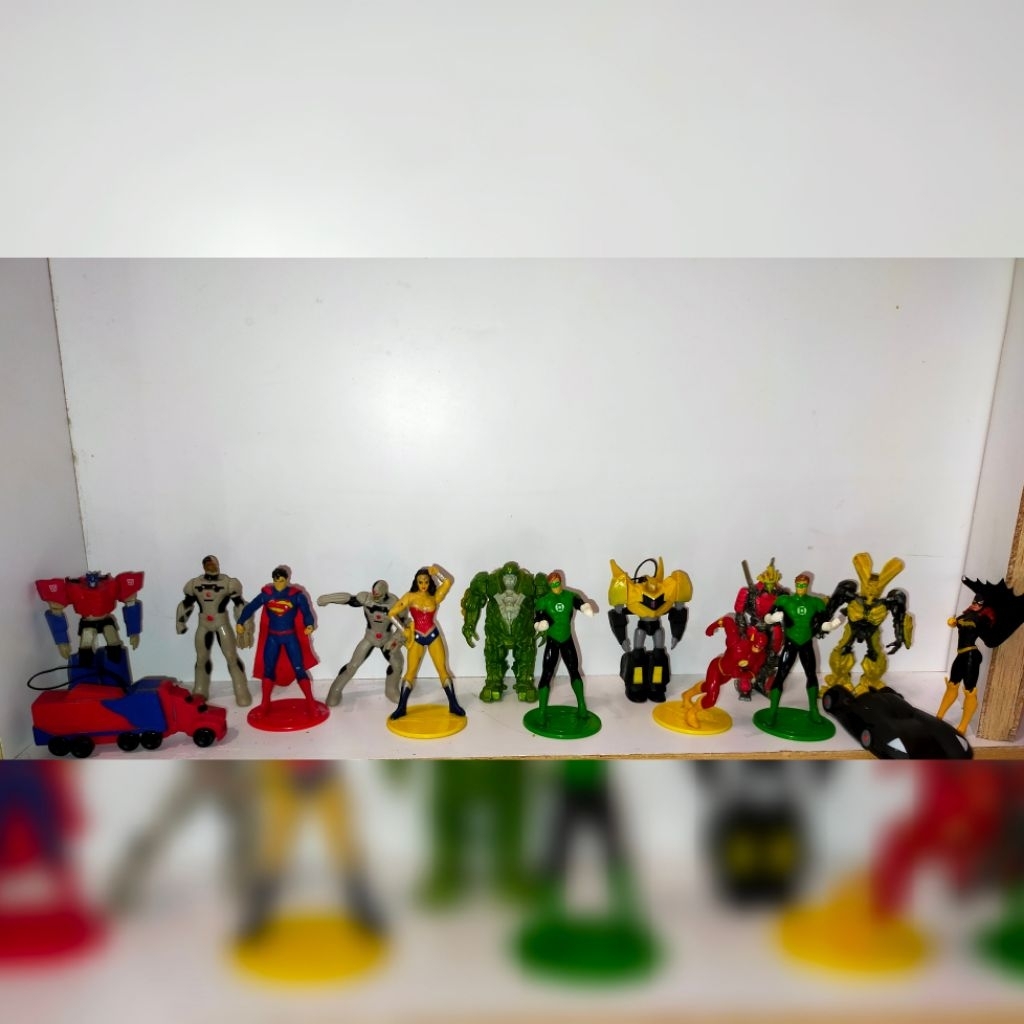 Figure Transformers dan Justice League Hadiah Susu Zee