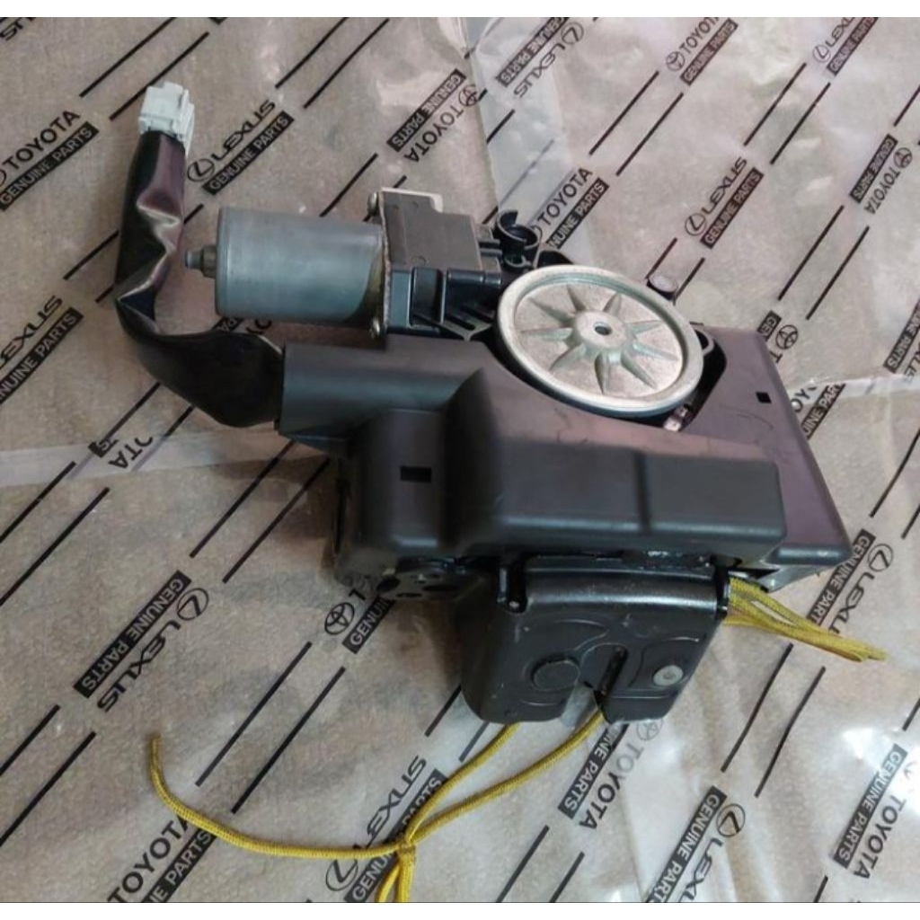 Door lock bagasi TOYOTA Fortuner VRZ,Innova Reborn Original