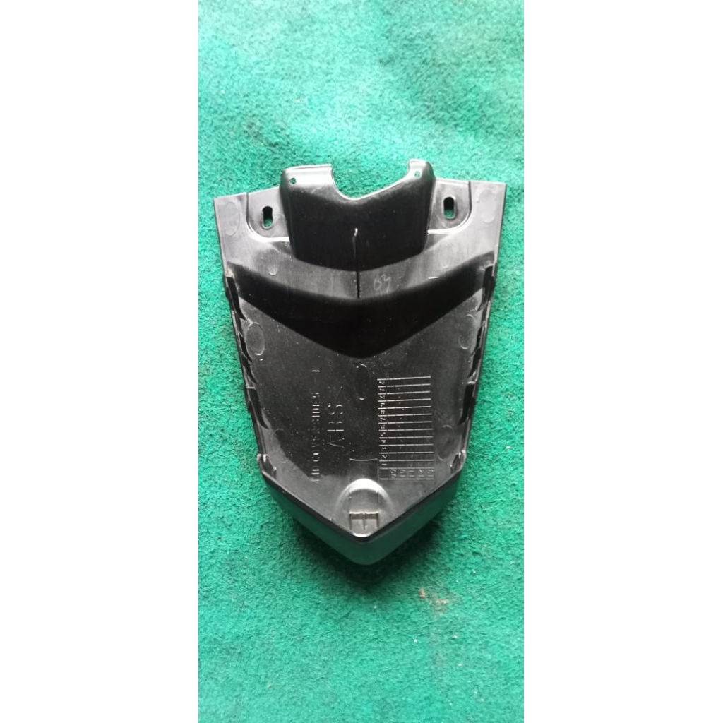 COVER SAMBUNGAN BODI TUTUP LAMPU STOP BELAKANG YAMAHA XEON KARBU XEON RC XEON GT SECOND ORIGINAL