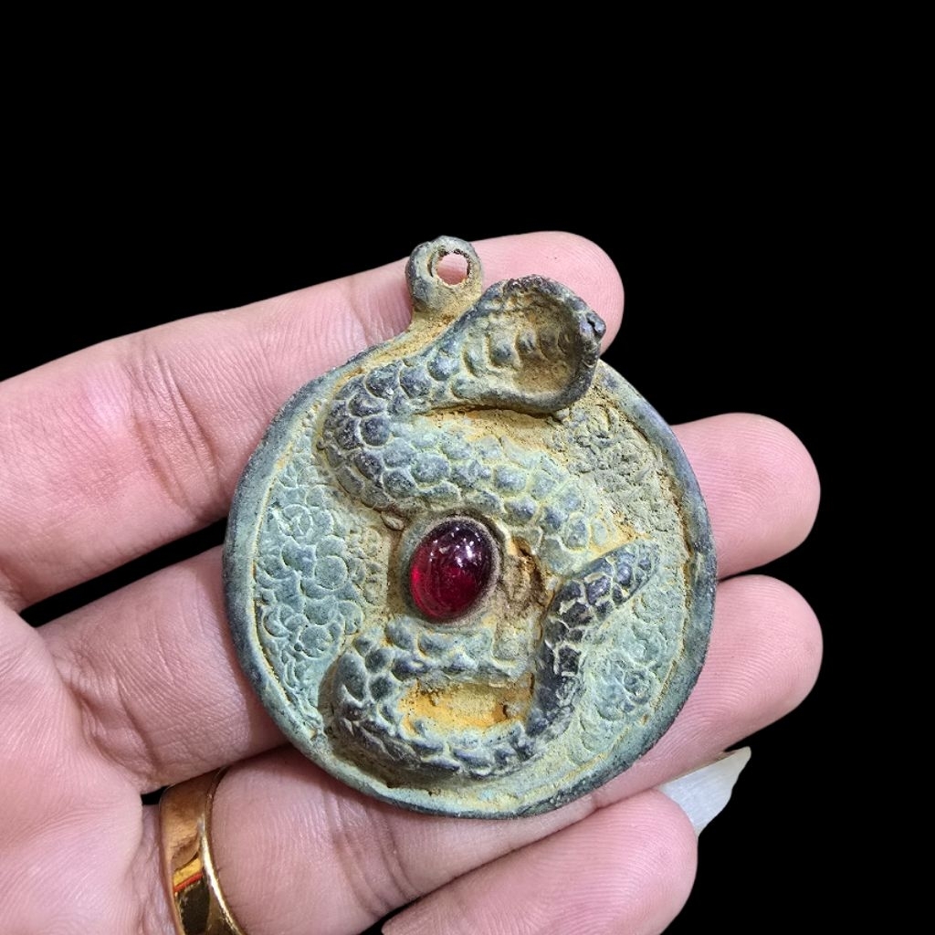 LIONTIN KALUNG BATU PERMATA