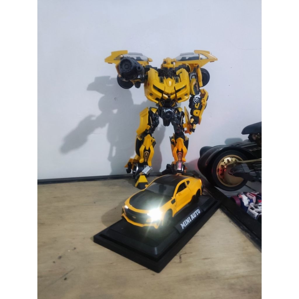 Bumblebee BB 01 plus diecast camaro