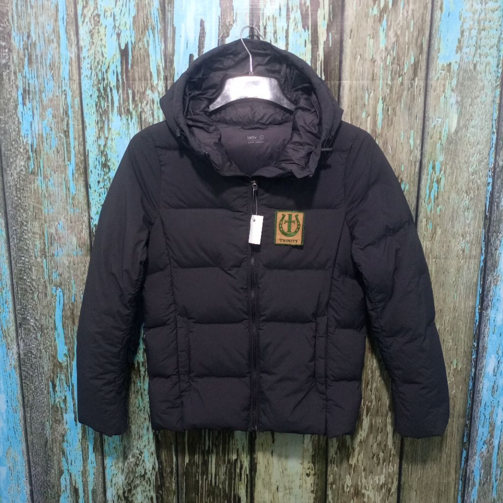 Jaket puffer /  jaket Bulang  LATIV bahan tebal hangat Size  L ( P 65cm  L 50cm)