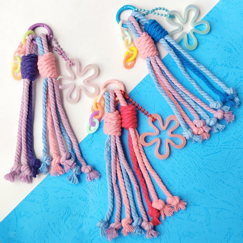 Grosir isi 10 Gantungan Kunci Macrame Bunga Desain Unik dan Elegan