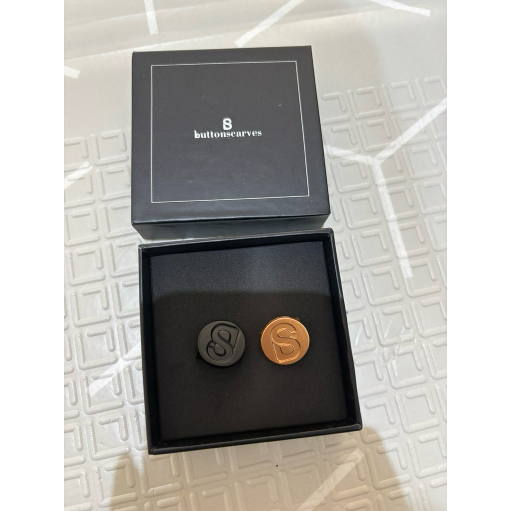 Pin Buttonscarves Signature Brooch ORIGINAL