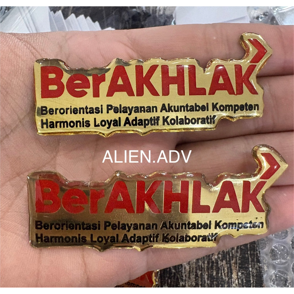 pin BerAKHLAK asn kuningan dilapis resin / pin berakhlak kuningan dilapis resin