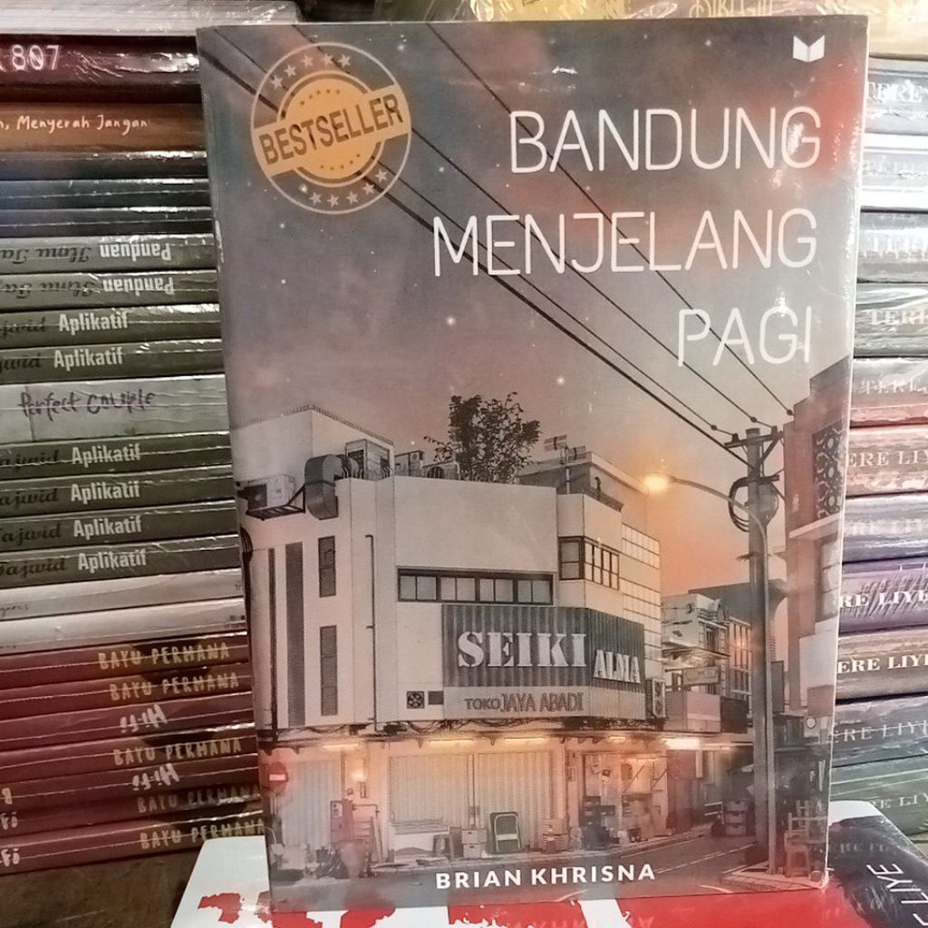 BUKU Novel Best seller BANDUNG MENJELANG PAGI