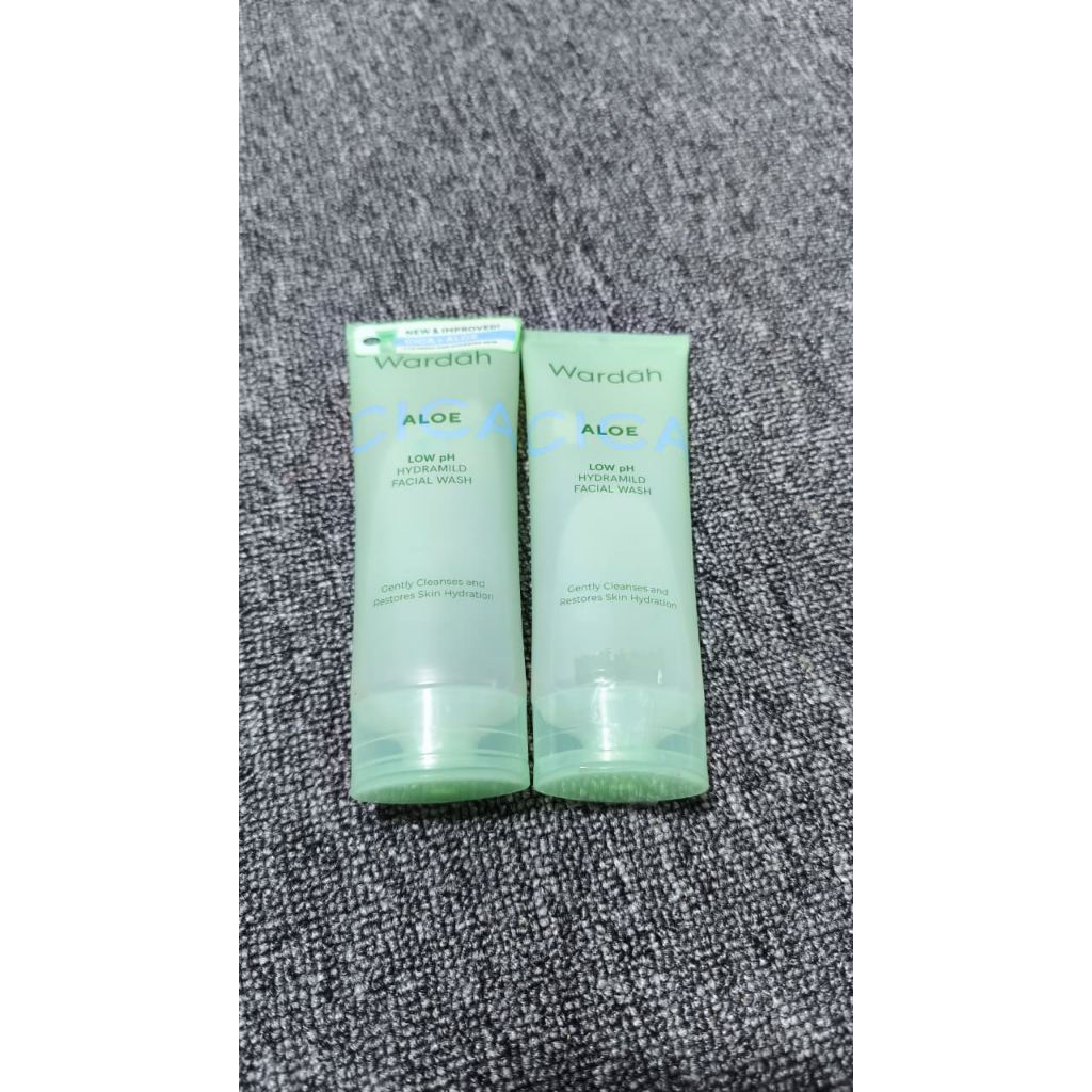Sabun Cuci Muka Wardah Low pH Hydramild dengan Ekstrak Aloe Vera & Centella Asiatica