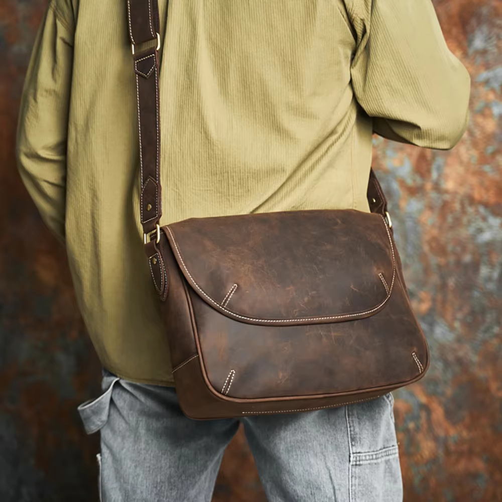 AENY Tas Selempang Kulit Asli - Tas Multifungsi Muat Laptop 14 Inch